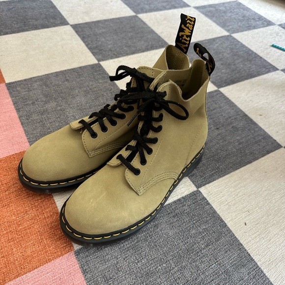 Doc Martens lace up boots - Picture 3 of 8